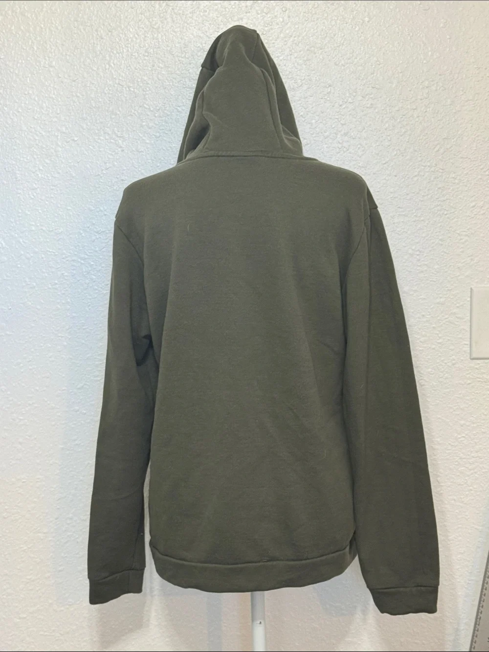 Nike Men's Olive Pullover Hoodie with Black Swoosh Size Medium CJ4321-325 Dr-Fit